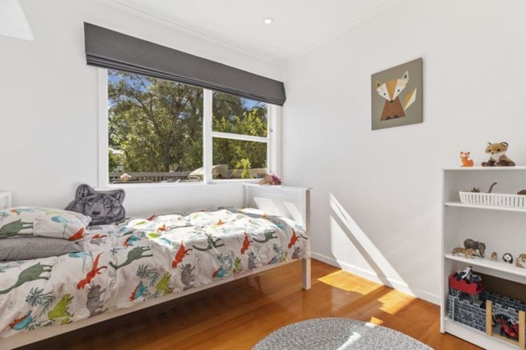 Photo of property in 24 La Rosa Street, Green Bay, Auckland, 0604