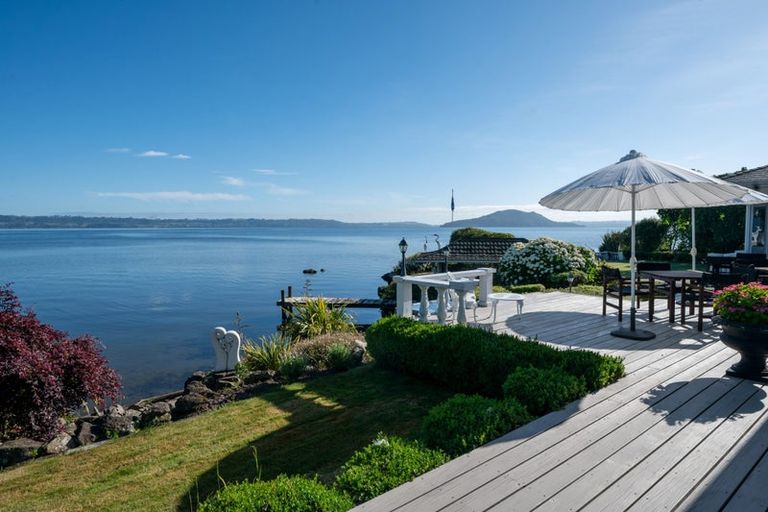 Photo of property in 15 Manahi Avenue, Kawaha Point, Rotorua, 3010