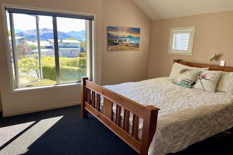 Photo of property in 9 Meadowbrook Place, Wanaka, 9305