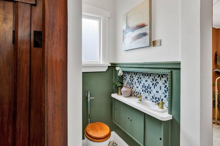 Photo of property in 19 Baring Terrace, Strandon, New Plymouth, 4312