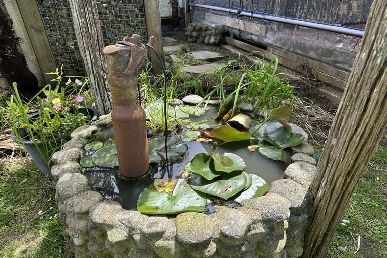 Photo of property in 5 Kitchener Street, Eltham, 4322