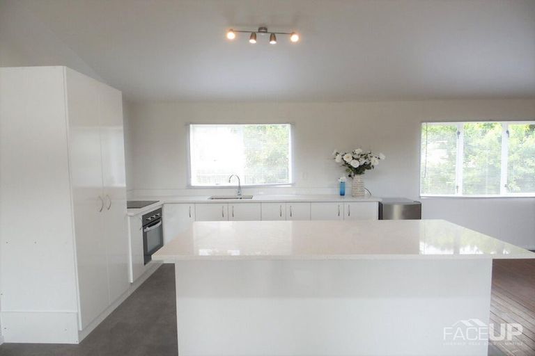 Photo of property in 4 Carillon Place, Massey, Auckland, 0614
