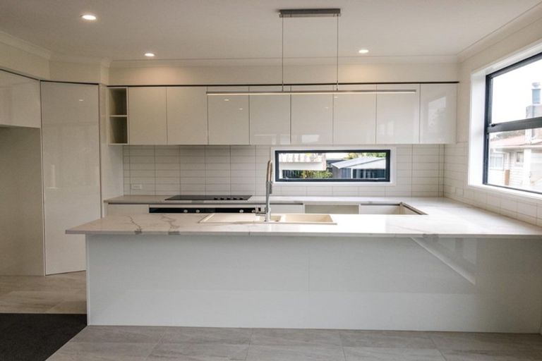 Photo of property in 60 Renata Crescent, Te Atatu Peninsula, Auckland, 0610