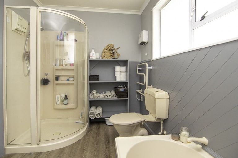 Photo of property in 2 Newcastle Street, Hokowhitu, Palmerston North, 4410