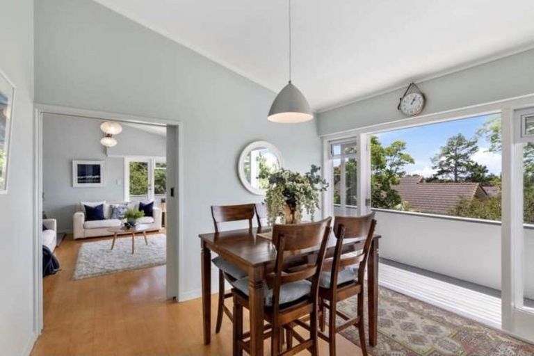 Photo of property in 2 Pine Hill Crescent, Browns Bay, Auckland, 0630