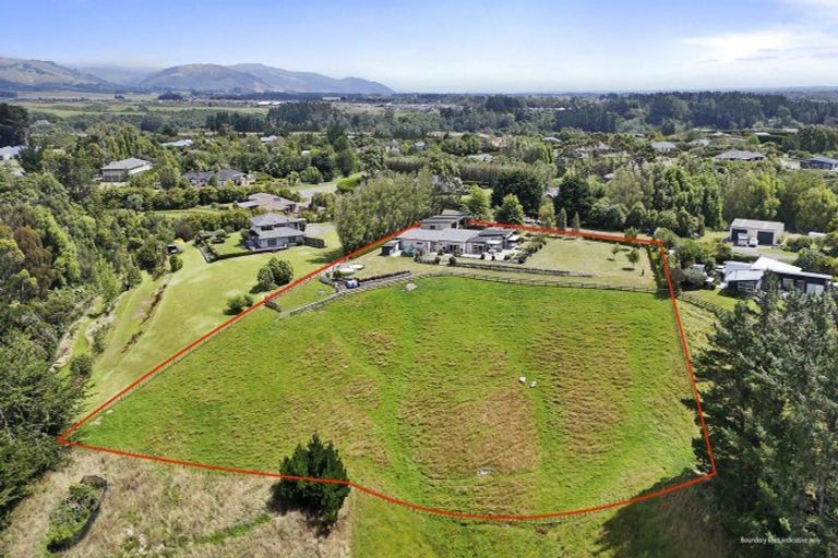 Photo of property in 14 Branksome Place, Aokautere, Palmerston North, 4471