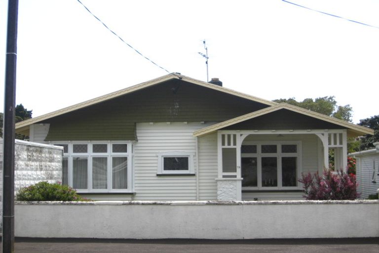Photo of property in 72 Barrett Street, Westown, New Plymouth, 4310