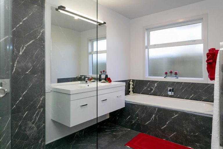 Photo of property in 22 Harakeke Drive, Wharewaka, Taupo, 3330