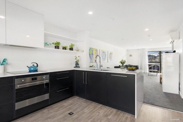 Photo of property in 2/12 Stanley Street, Berhampore, Wellington, 6023