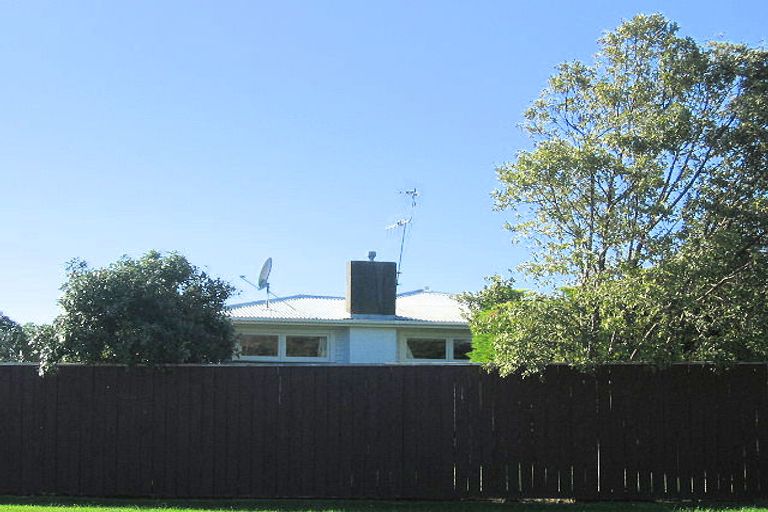 Photo of property in 37 Mazengarb Road, Paraparaumu Beach, Paraparaumu, 5032