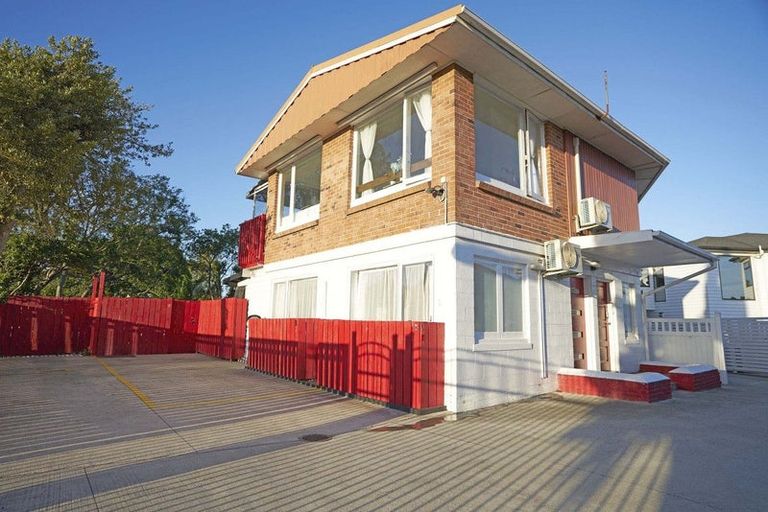 Photo of property in 32 Kirkbride Road, Mangere Bridge, Auckland, 2022