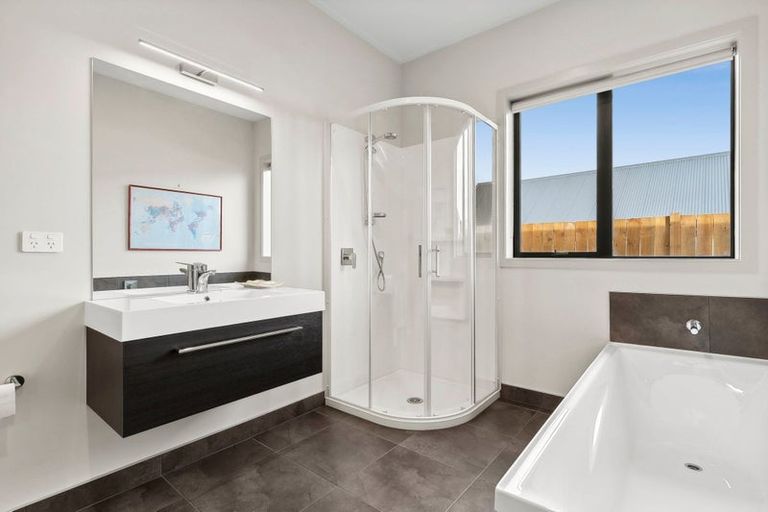 Photo of property in 8 Hebbard Court, Albert Town, Wanaka, 9305