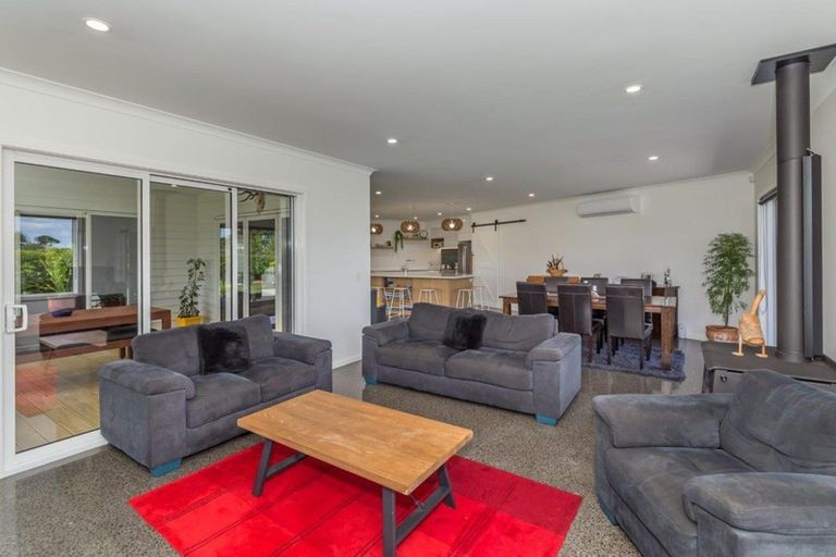 Photo of property in 33 Wakefield Road, Levin, 5571