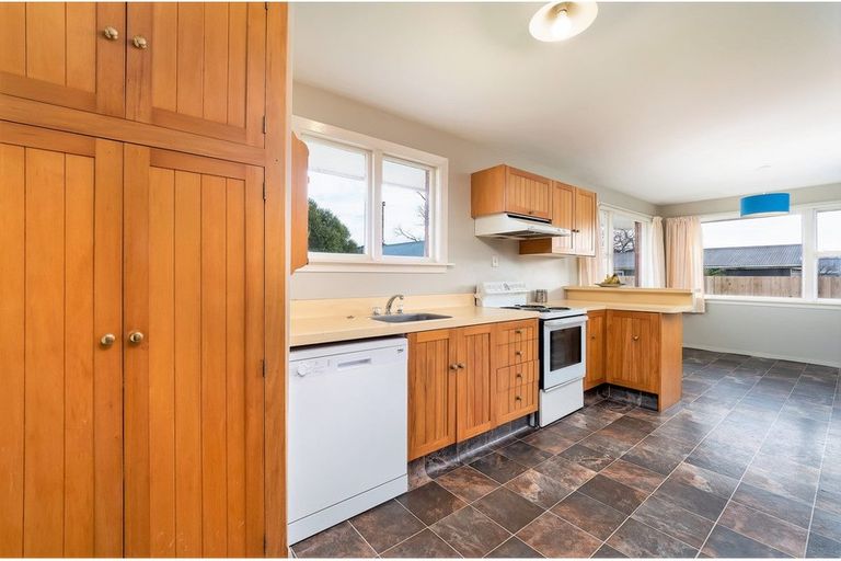 Photo of property in 24 Clipper Place, Redwood, Christchurch, 8051