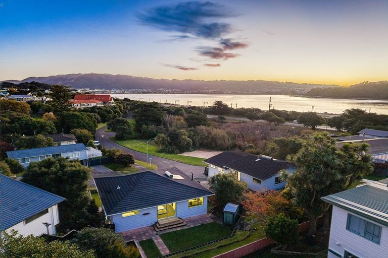 Photo of property in 5 Romesdale Road, Papakowhai, Porirua, 5024