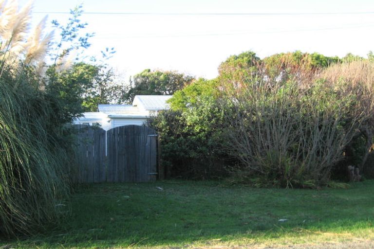 Photo of property in 19 Hemara Street, Waikanae Beach, Waikanae, 5036
