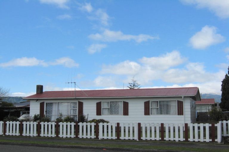 Photo of property in 10 Heather Street, Levin, 5510