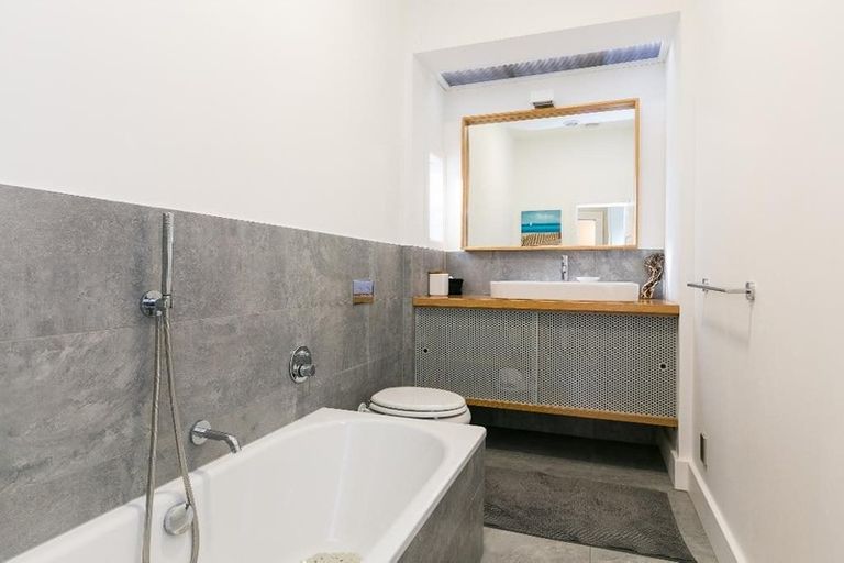 Photo of property in 11 Mcintyre Avenue, Mount Victoria, Wellington, 6011