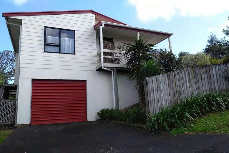 Photo of property in 2/9 Valecrest Place, Bayview, Auckland, 0629