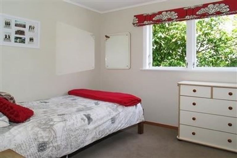 Photo of property in 122 Redwood Avenue, Tawa, Wellington, 5028