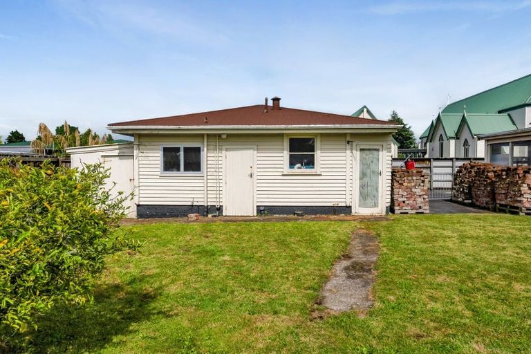 Photo of property in 3 Carrington Street, New Plymouth, 4310