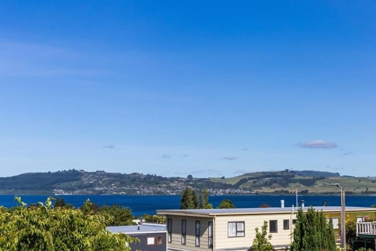 Photo of property in 6 Golders Place, Richmond Heights, Taupo, 3330