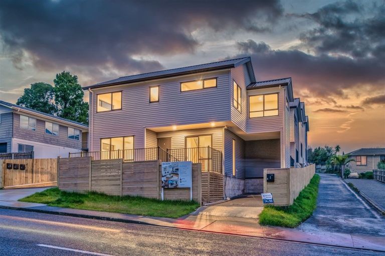 Photo of property in 51a Reynella Drive, Massey, Auckland, 0614