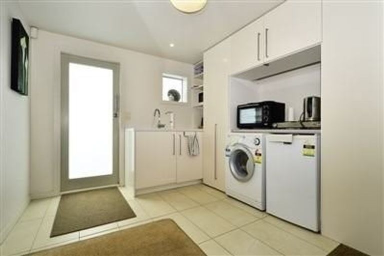 Photo of property in 148 Luckens Road, West Harbour, Auckland, 0618