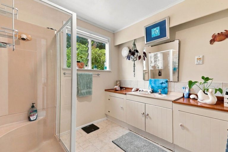 Photo of property in 2059 State Highway 16, Helensville, 0875
