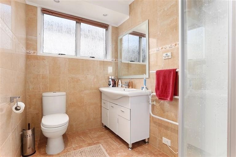 Photo of property in 17 Radiata Lane, Chatswood, Auckland, 0626