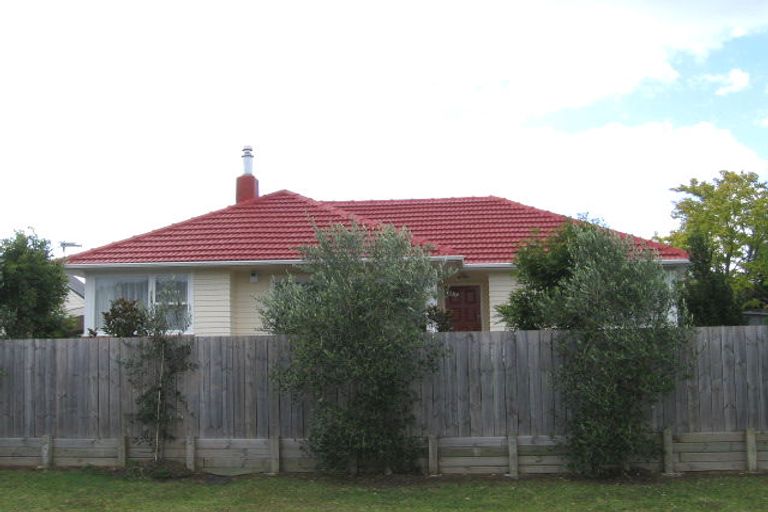 Photo of property in 29 Paragon Avenue, Beach Haven, Auckland, 0626