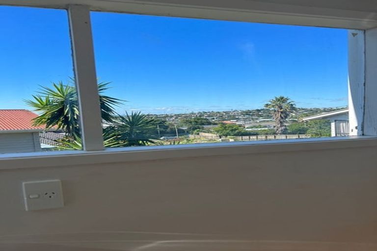 Photo of property in 3/178 Chivalry Road, Glenfield, Auckland, 0629