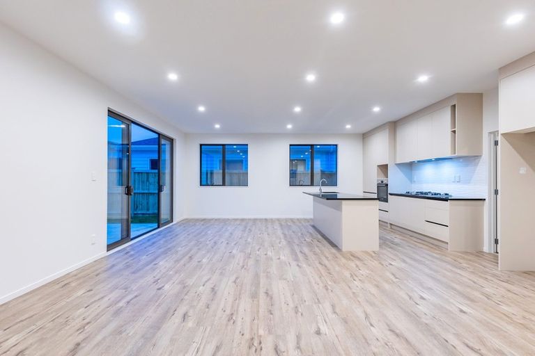 Photo of property in 7 Ropere Street, Kumeu, 0810