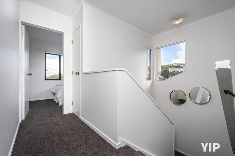 Photo of property in 1a Bennett Grove, Newlands, Wellington, 6037