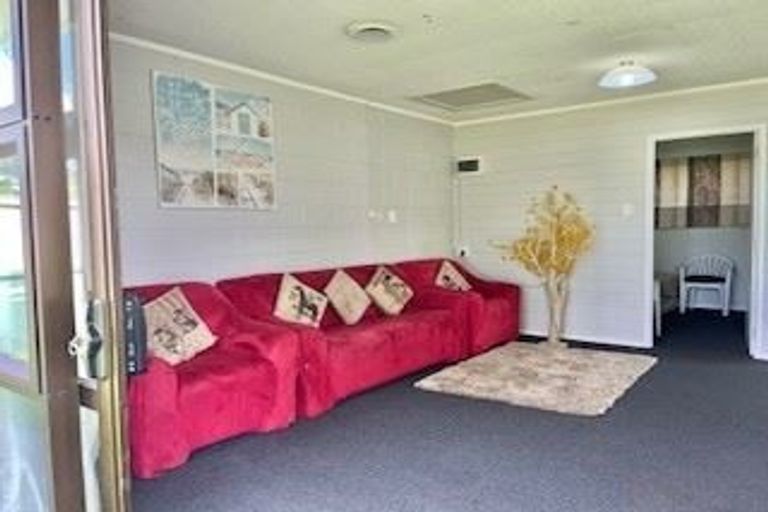 Photo of property in 80a Millbrook Road, Henderson, Auckland, 0612