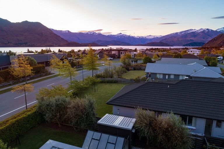 Photo of property in 10 Sunnyside Lane, Wanaka, 9305