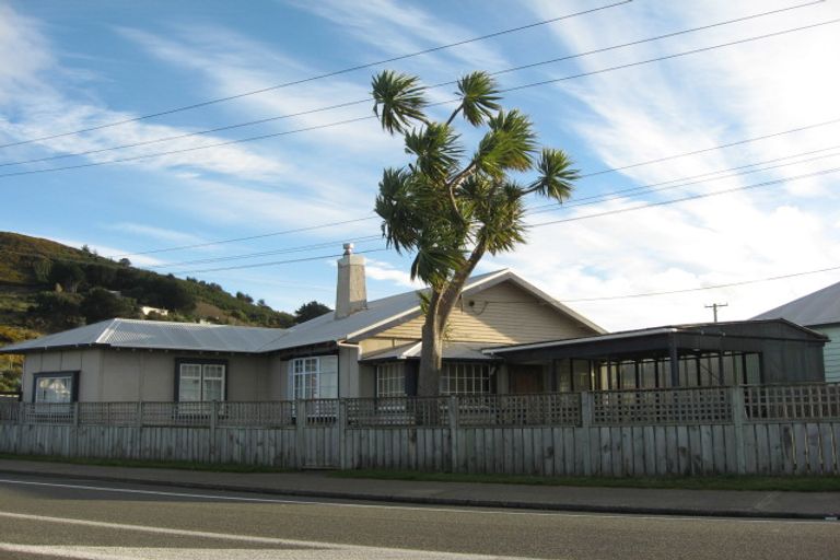 Photo of property in 194 Marine Parade, Bluff, 9814