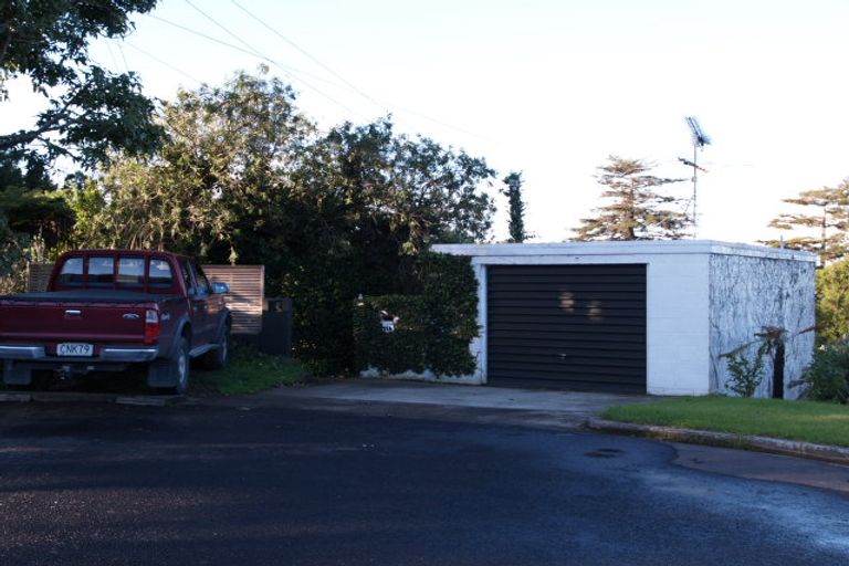 Photo of property in 11 Fenton Terrace, Cockle Bay, Auckland, 2014