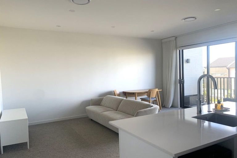 Photo of property in 9/1 Genevieve Lane, Hobsonville, Auckland, 0616