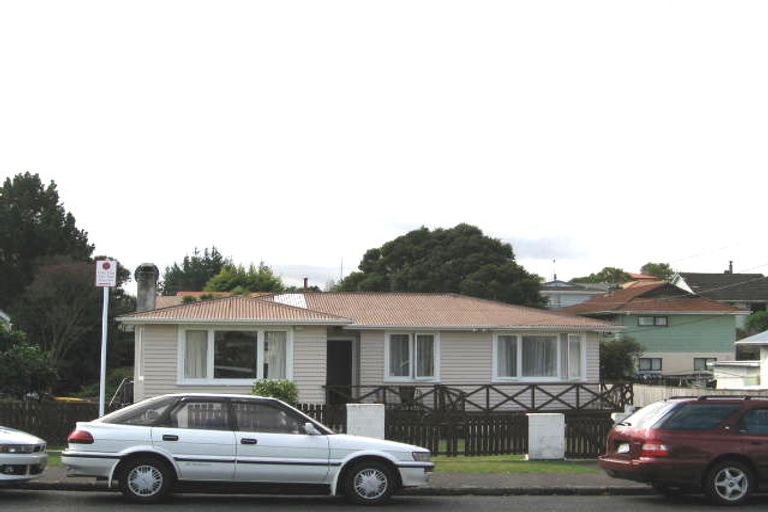 Photo of property in 21 Ribblesdale Road, Henderson, Auckland, 0612