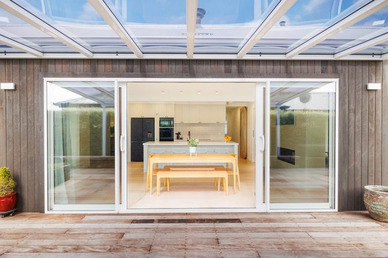 Photo of property in 48 Memorial Drive, Hokowhitu, Palmerston North, 4410