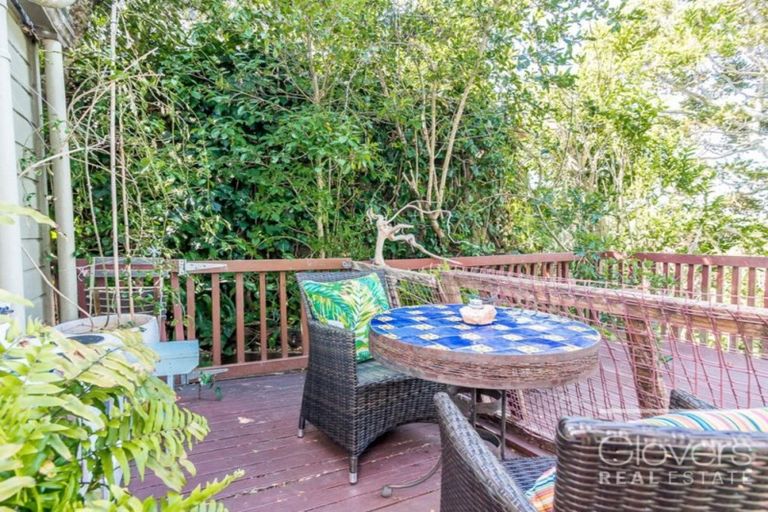 Photo of property in 60 Kauri Point Road, Laingholm, Auckland, 0604