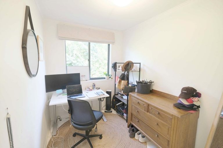 Photo of property in 2/50 Sylvan Avenue, Northcote, Auckland, 0627