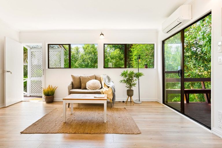 Photo of property in 1/43 Sabulite Road, Kelston, Auckland, 0602