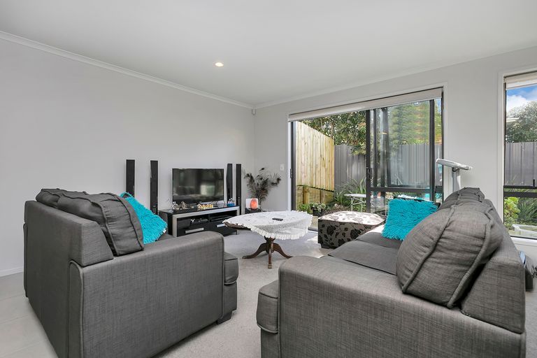 Photo of property in 12 Akeake Lane, Manurewa, Auckland, 2102