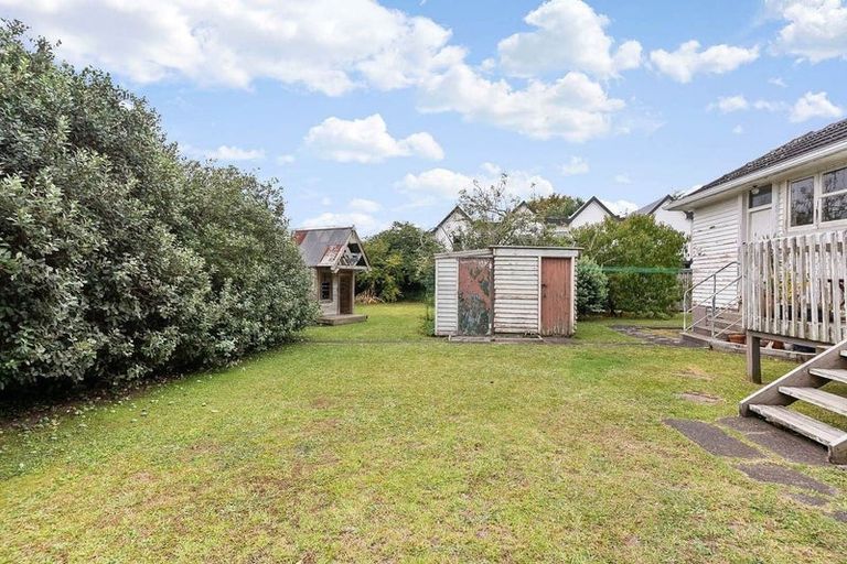 Photo of property in 9 Mavis Place, Beach Haven, Auckland, 0626