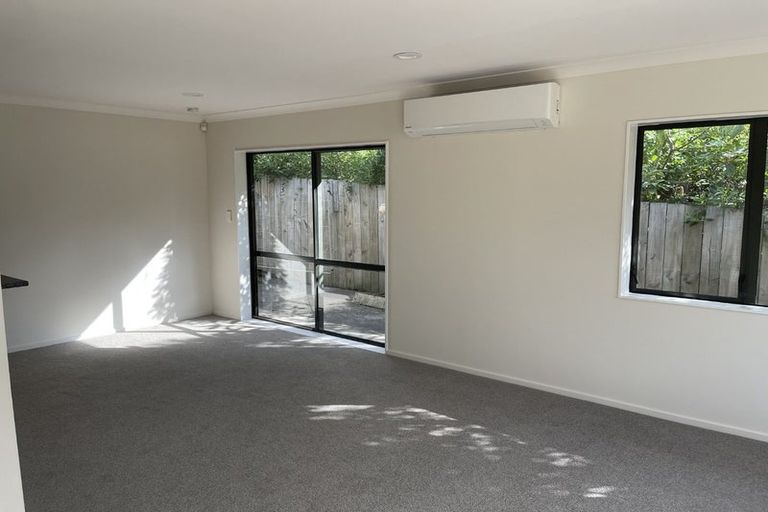 Photo of property in 12 Mediterranean Way, Goodwood Heights, Auckland, 2105