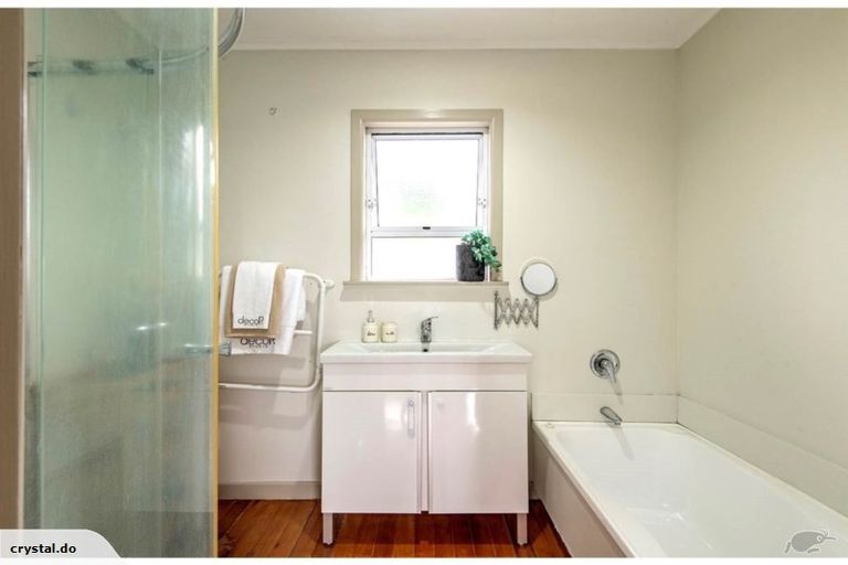 Photo of property in 20 Spence Road, Henderson, Auckland, 0612