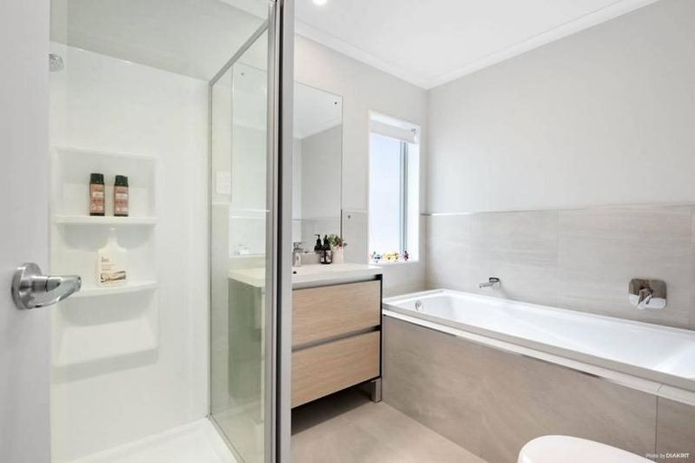 Photo of property in 12 Samuel Cassidy Avenue, Swanson, Auckland, 0614