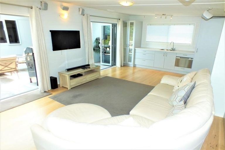 Photo of property in 131 Kelly Jade Avenue, Matarangi, Whitianga, 3592